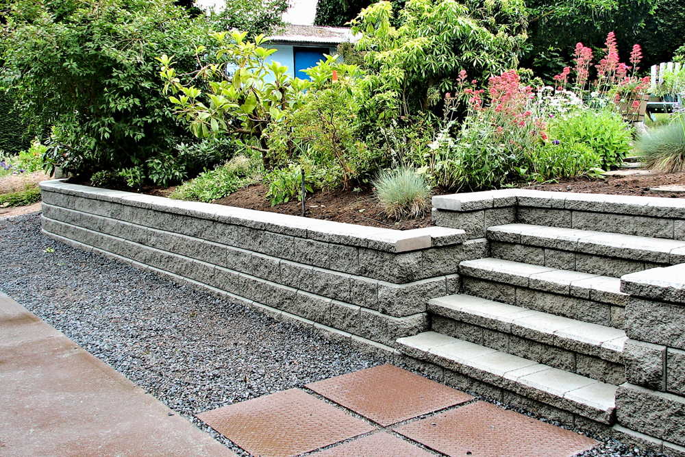 Installation de pavé uni et muret.