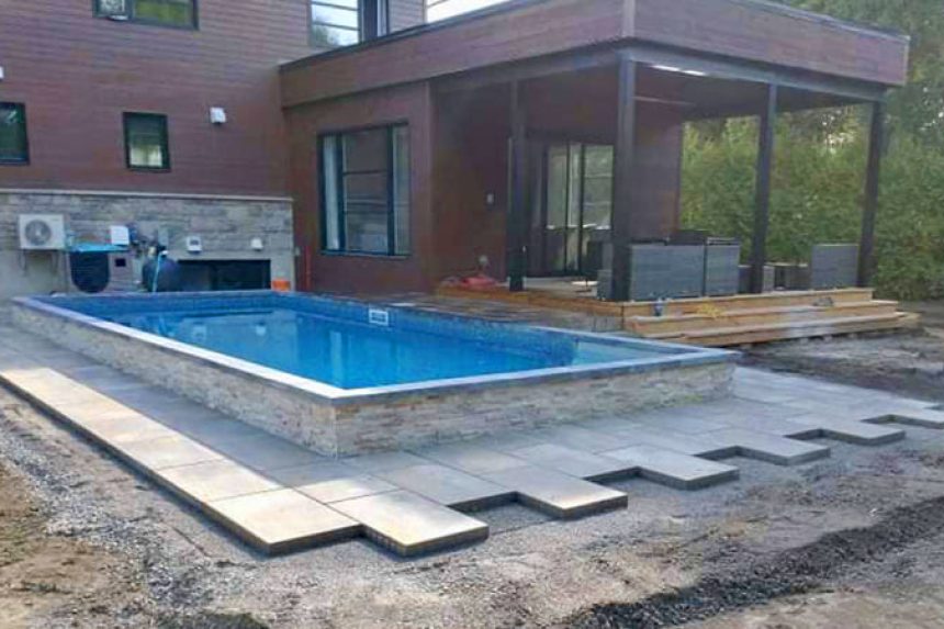 Réalisation de pavé, piscine et paysagement.